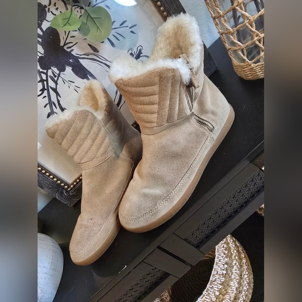 Tory Burch Women’s Loriner Shearling Tan Suede Bootie Cozy Warm Size 9